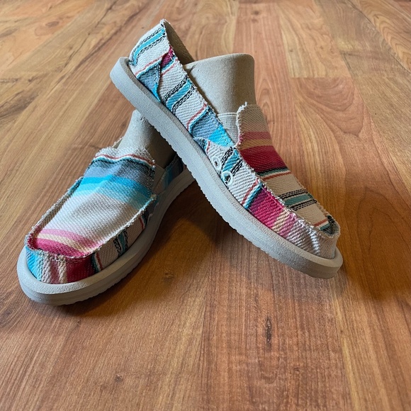 Women's Sanuk Blanket Stripe Donna Slip On Shoes - Picture 1 of 7